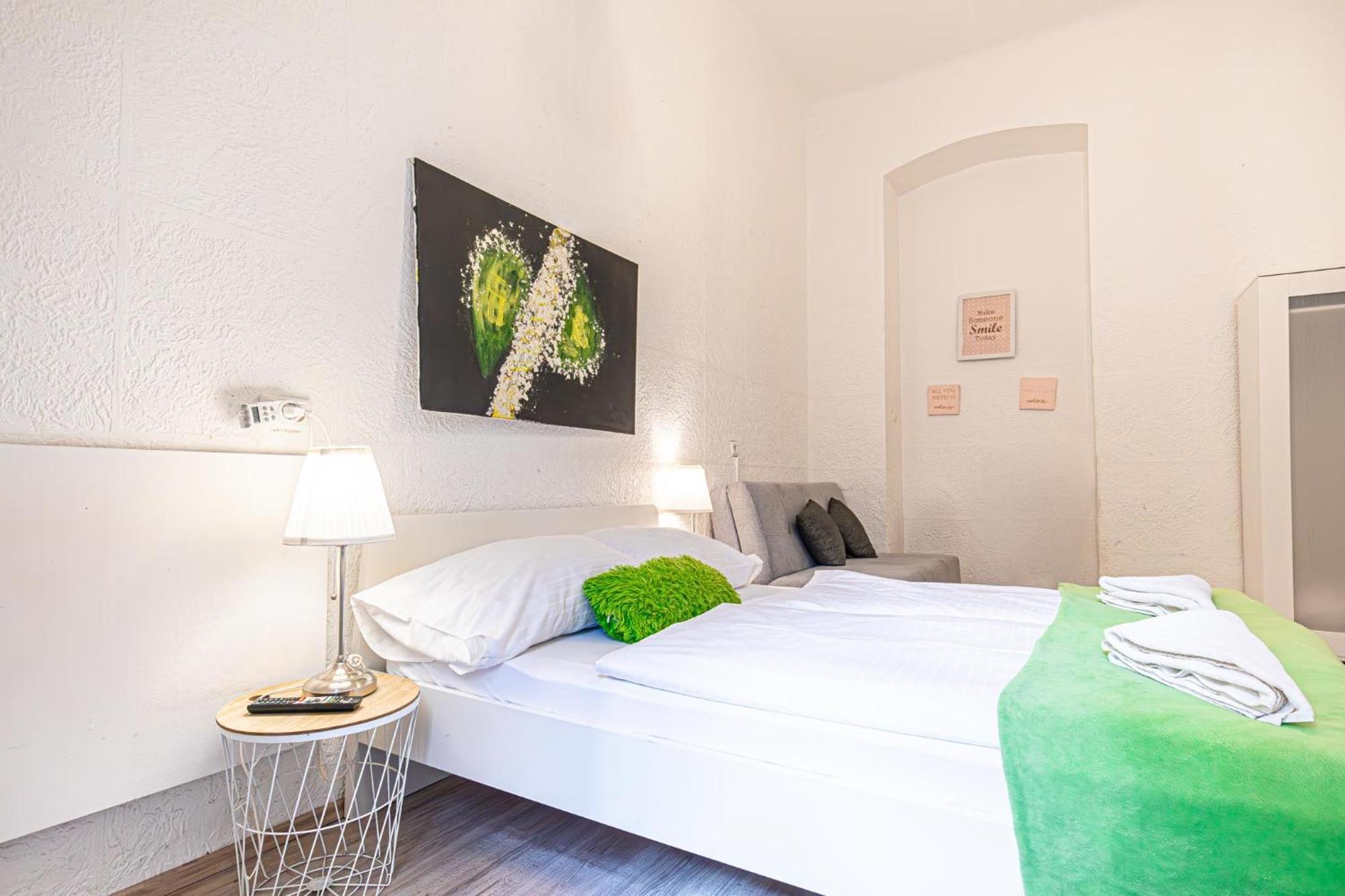 Apartament Simple W Full Kitchen Wiener Stadthalle